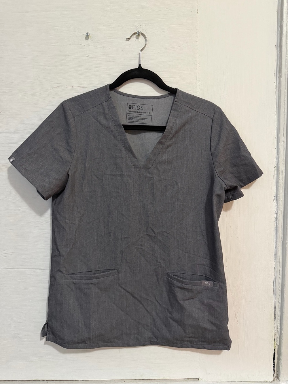 FIGS Women’s Charcoal Grey Scrub Set